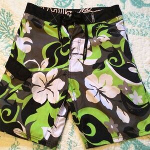 Maui and sons , 32, green, black and white